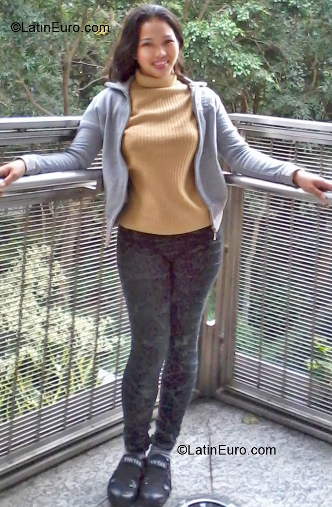 Date this athletic Hong Kong girl Desie from Hong Kong HK3