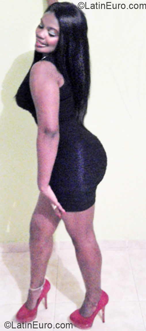 Date this sultry Dominican Republic girl Yslanda from Santiago DO17233