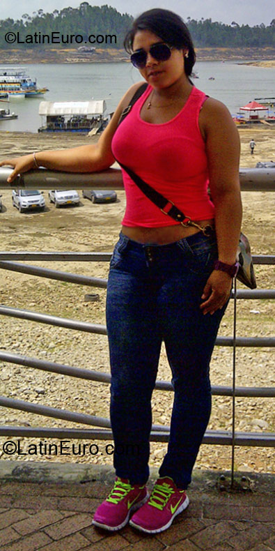 Date this young Colombia girl Lizeth from Cali CO10351