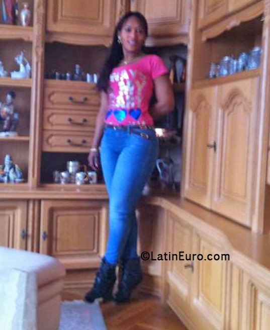 Date this foxy Spain girl Francia17 from Huesca ES236