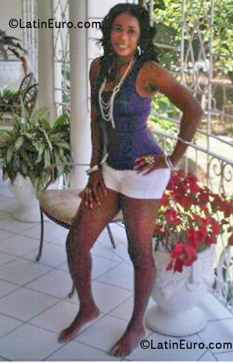 Date this pretty Jamaica girl Avi from Kingston JM540