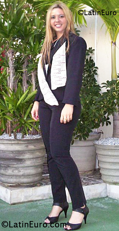 Date this lovely Brazil girl Carla from Belem BR6700