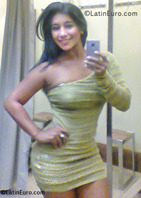 Date this attractive Brazil girl Tatyane from Rio De Janeiro BR6701