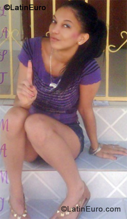 Date this happy Dominican Republic girl Walki from Santiago DO11248