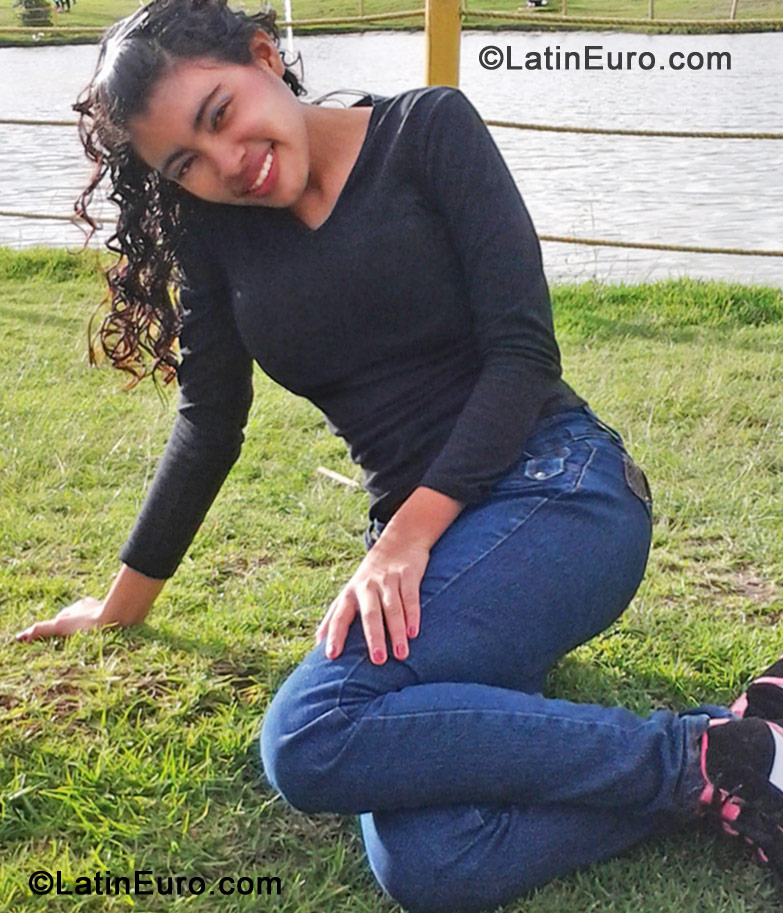 Date this funny Colombia girl Maria Alejandra from Bogota CO10420