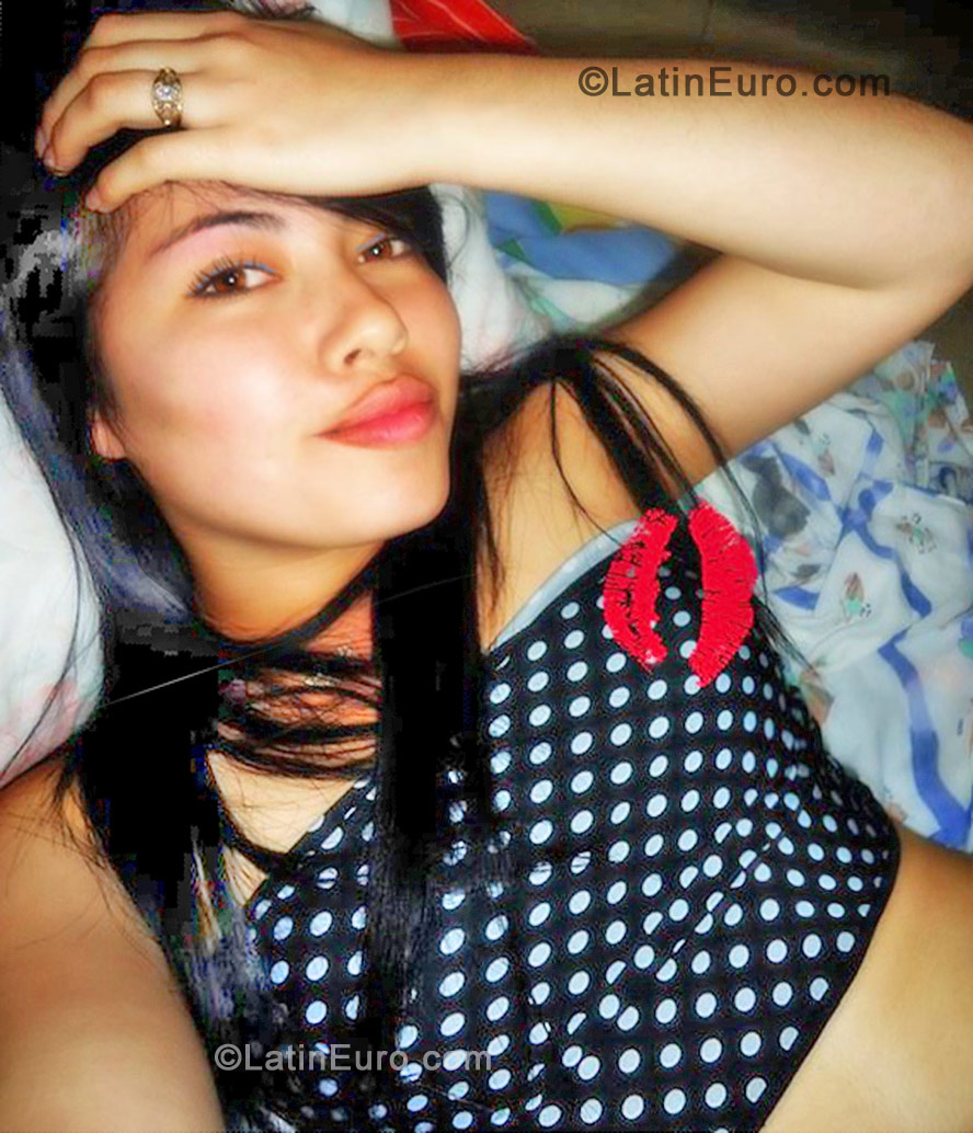 Date this pretty Colombia girl Ana from Bogota CO12476