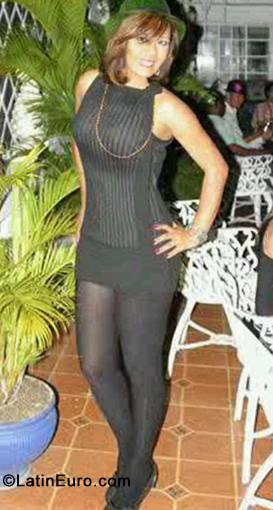 Date this foxy Dominican Republic girl CarolRD from Santo Domingo DO17622