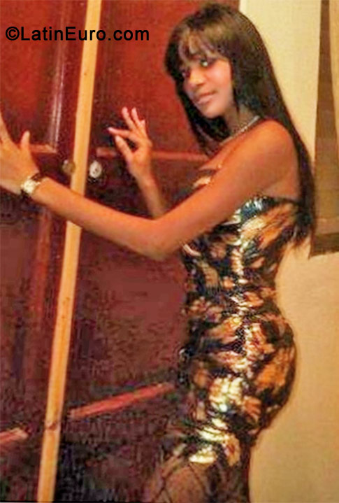 Date this sultry Dominican Republic girl Natiel from Santo Domingo DO11275