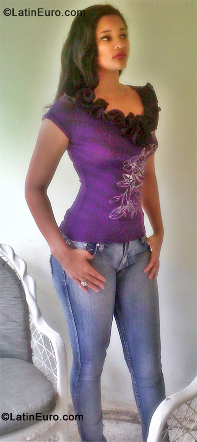 Date this hard body Dominican Republic girl Raquel from Salcedo DO13663