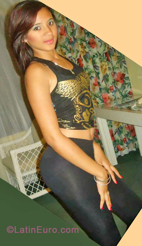 Date this attractive Dominican Republic girl Yuliana from Santo Domingo DO11303