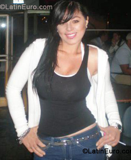 Date this beautiful Colombia girl Tatiu from Villavicencio CO10589