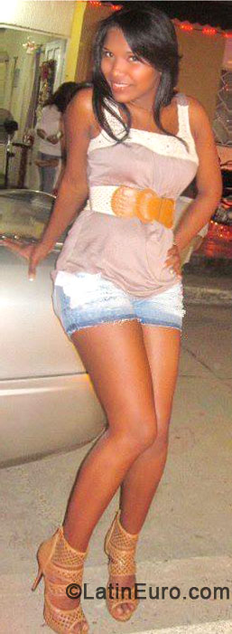 Date this exotic Colombia girl Paola from Cartagena CO10591