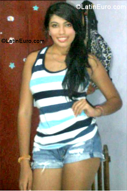 Date this athletic Colombia girl Andrea from Barranquilla CO10593