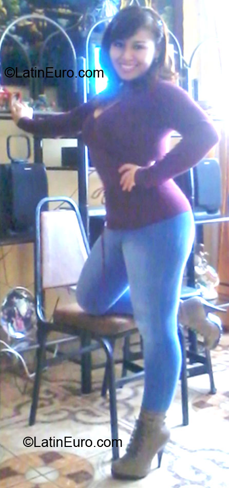 Date this beautiful Canada girl Julissa from Lima CA512