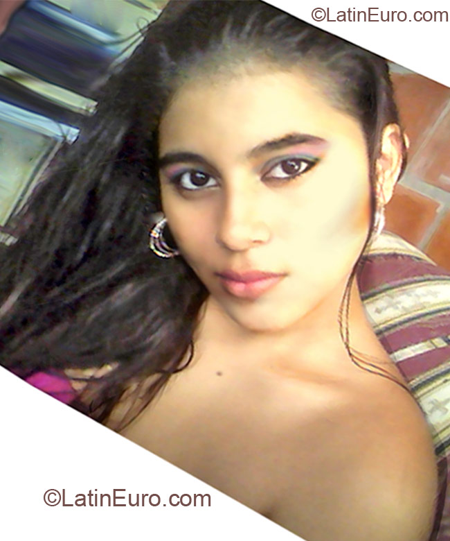 Date this funny Colombia girl Sara from Cali CO10621