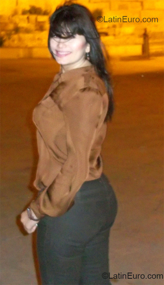 Date this beautiful Colombia girl Patricia from Cartagena CO10723
