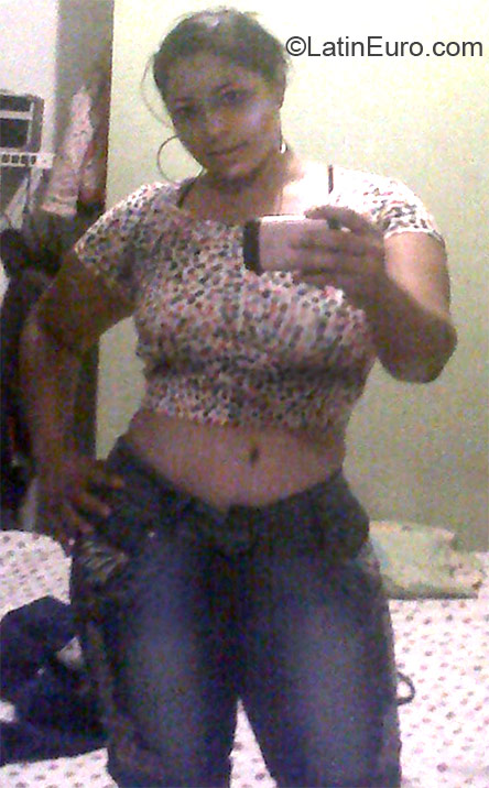 Date this happy Colombia girl Dana from Quibdo CO10665
