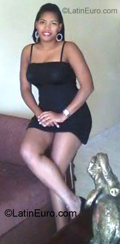 Date this funny Dominican Republic girl Stefani from Santo Domingo DO13810