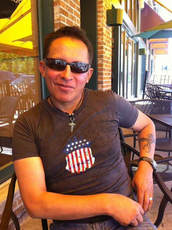 Date this voluptuous United States man ELOY from Miami y La Paz, Bolivia US13203