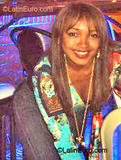 Date this attractive Colombia girl Ximena from Cali CO10699