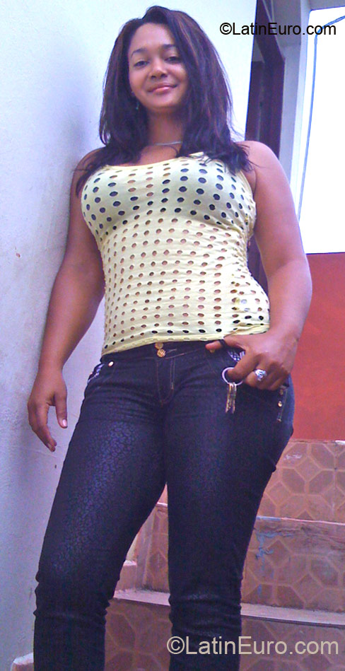 Date this happy Dominican Republic girl Melina from La Vega DO11549