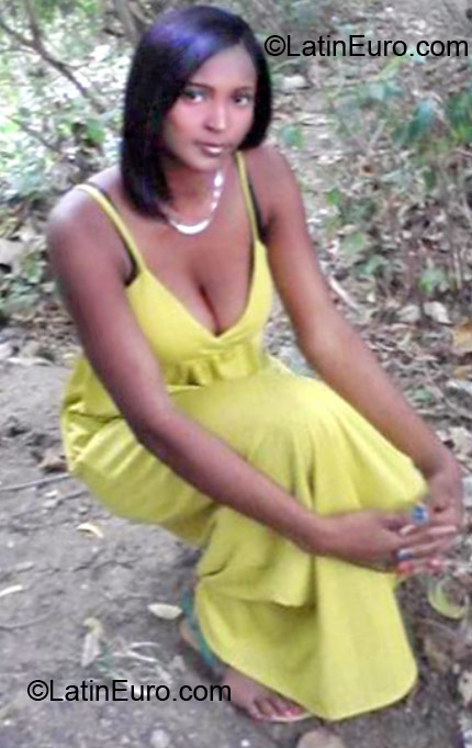 Date this passionate Dominican Republic girl Sabelis from Santiago DO19821