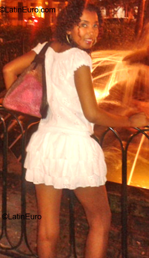 Date this stunning Colombia girl Karin from Cartagena CO10757