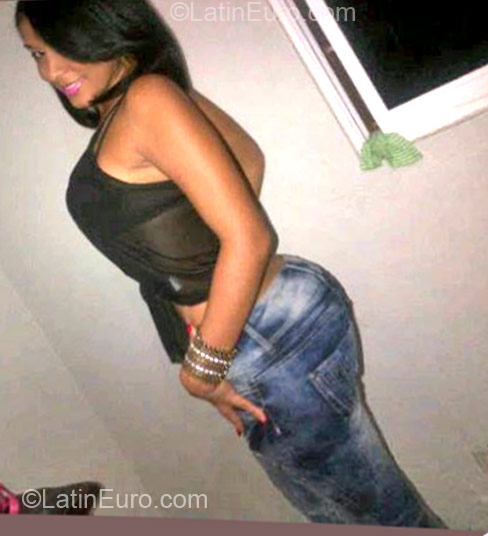 Date this athletic Dominican Republic girl Yeleini from Santo Domingo DO11654