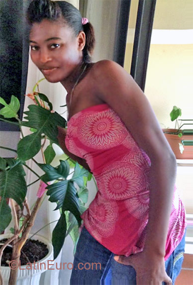 Date this charming Saint Lucia girl Girlean from St. Lucia LC8
