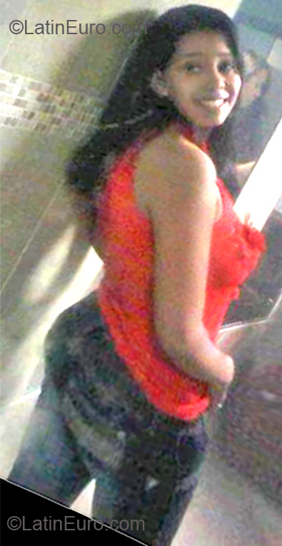 Date this passionate Dominican Republic girl Indhira from Santo Domingo DO11668