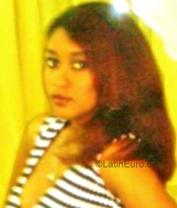 Date this funny Dominican Republic girl Gissel from Santo Domingo DO11704
