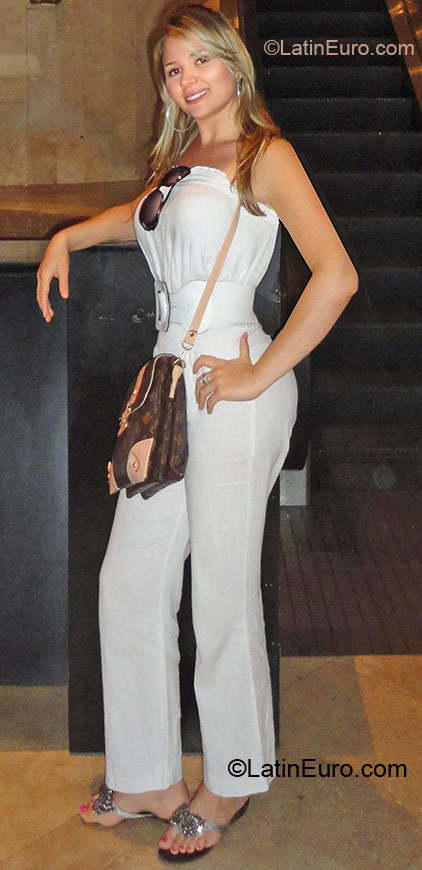 Date this stunning Colombia girl Yiri from Neiva CO10798