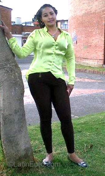 Date this voluptuous Colombia girl Betty from Bogota CO10801