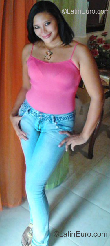 Date this voluptuous Dominican Republic girl Sany from Santo Domingo DO11722