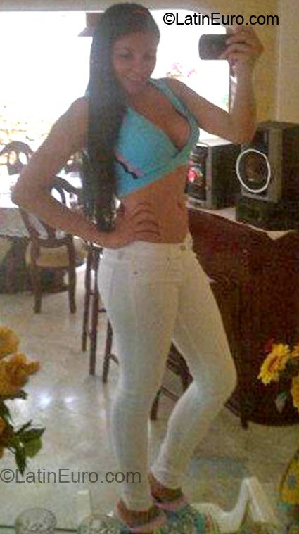 Date this lovely Colombia girl Stephania from Cali CO10810