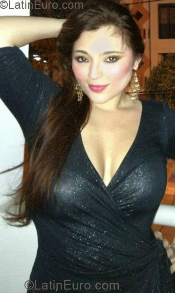 Date this charming Colombia girl Elizabeth from Santa Marta CO10827