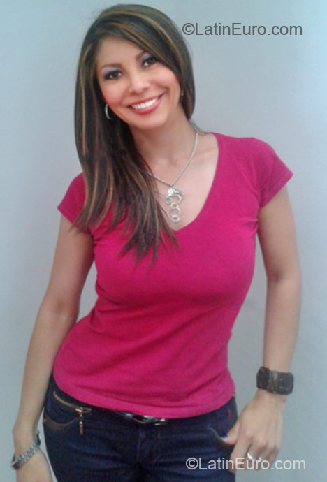 Date this athletic Colombia girl AURA from Bogota CO10851