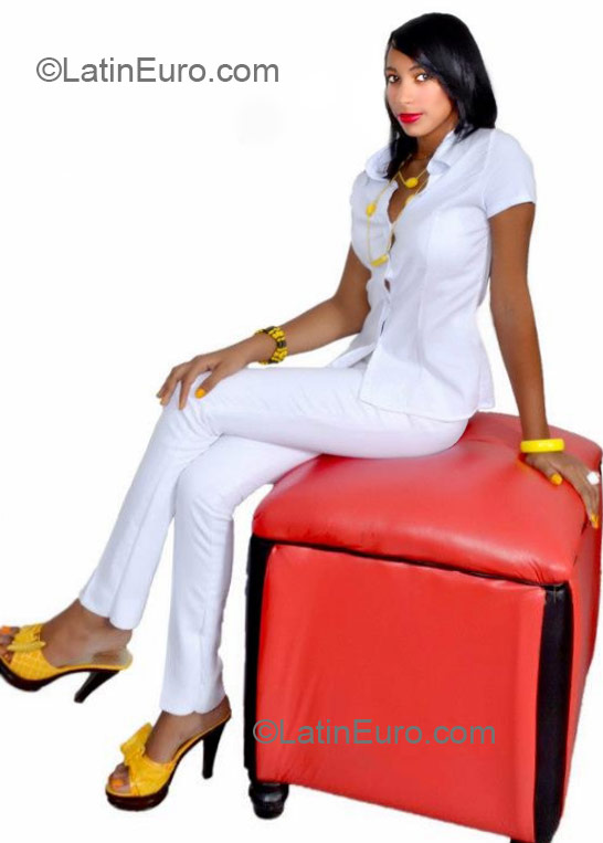 Date this young Dominican Republic girl Yudirca from Santiago DO11840