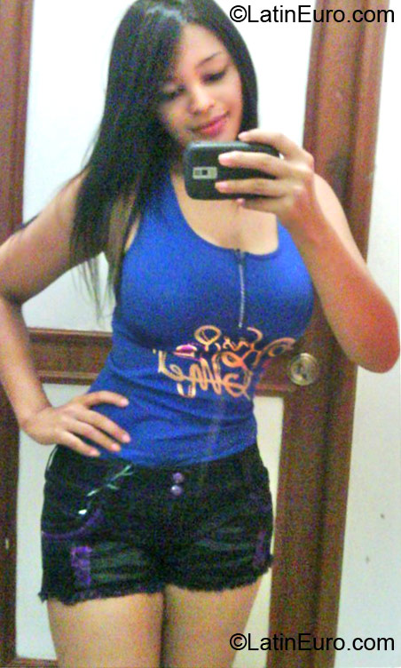 Date this georgeous Dominican Republic girl Aury from Santiago DO11853