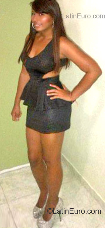 Date this nice looking Dominican Republic girl Yeandris from Santo Domingo DO11862