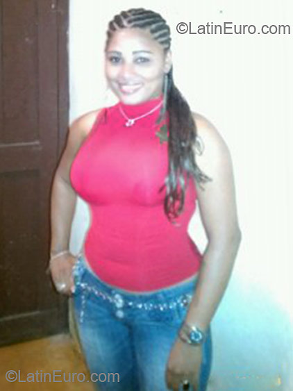 Date this sultry Dominican Republic girl Rosa from Nagua DO11874