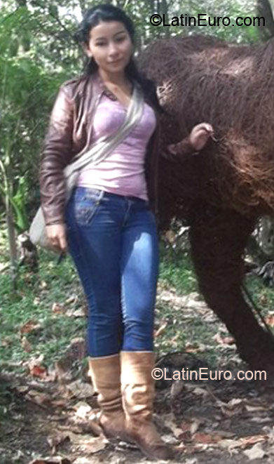 Date this good-looking Colombia girl Isabell from Bogota CO10877