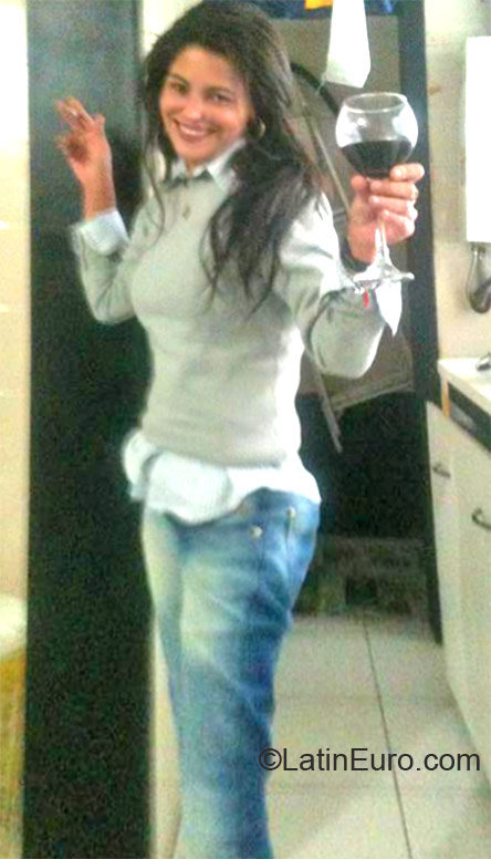 Date this charming Brazil girl Regineia from Curitiba BR6948