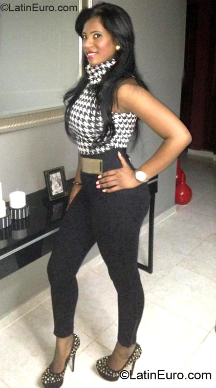 Date this stunning Dominican Republic girl Cindy santo from Santo Domingo DO11898