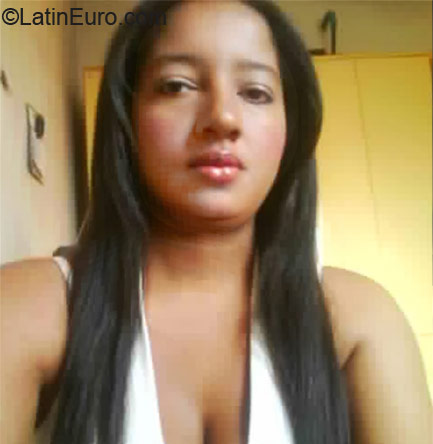 Date this lovely Brazil girl Flavia from Araraquara BR6971