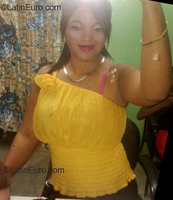 Date this nice looking Dominican Republic girl Josmary payano from Santo Domingo DO11923