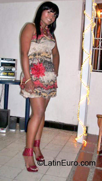 Date this voluptuous Colombia girl Dilma from Cartagena CO10903