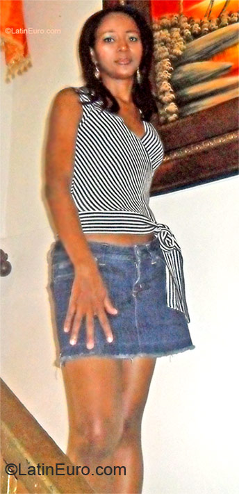 Date this funny Dominican Republic girl Selenia from Santo Domingo DO15528