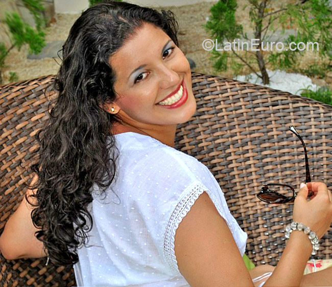 Date this good-looking Brazil girl Alessandra from Sao Paulo BR7017