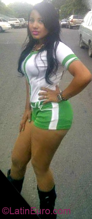 Date this nice looking Dominican Republic girl Deboralatina from Santo Domingo DO12014